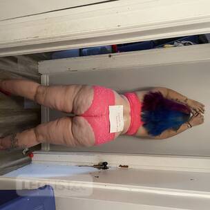 Sexy tight wet Dutch girl come get it while its hot profile image