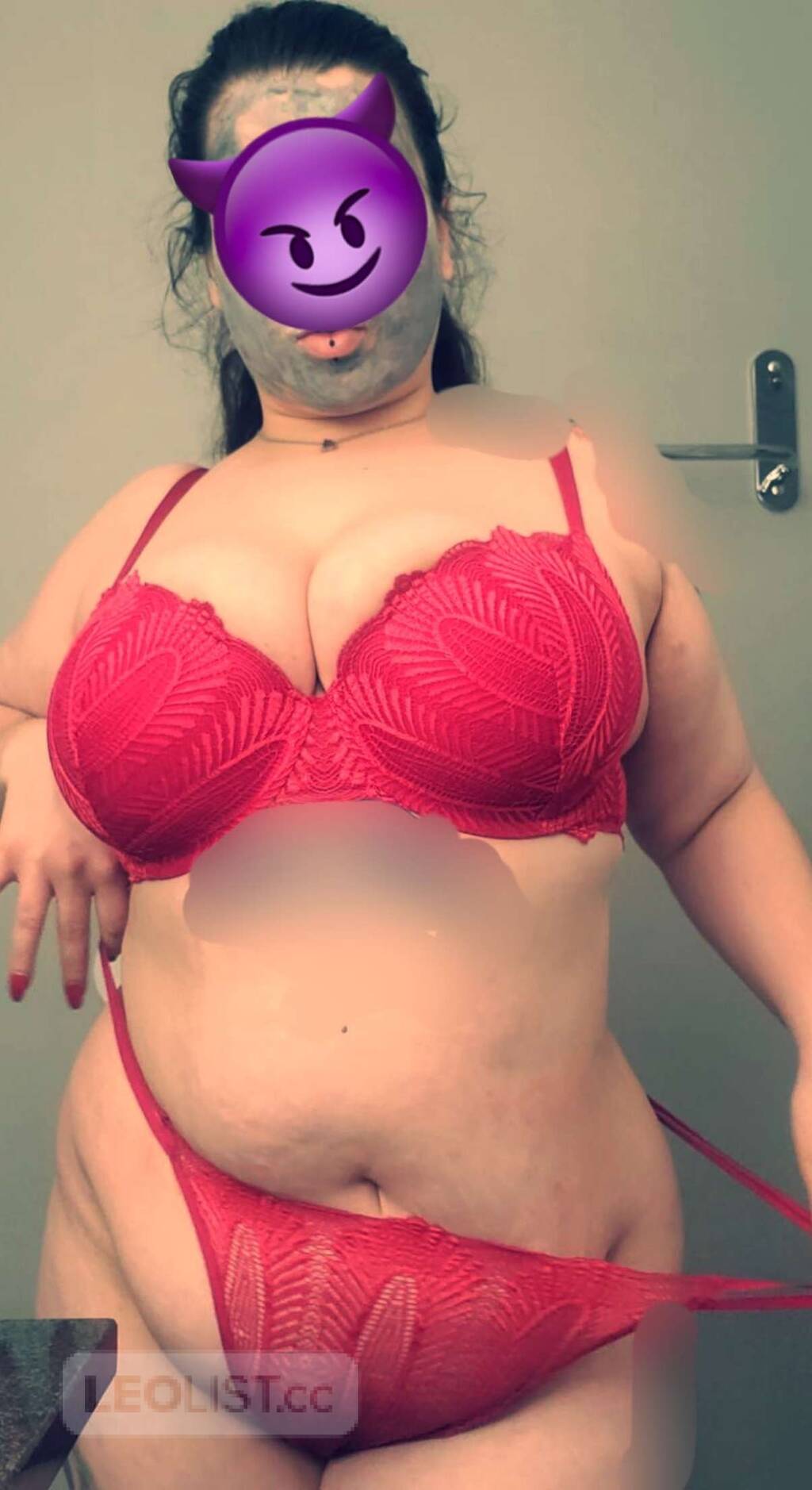 THROATY QUEEN Real THRO@T Go@t.
