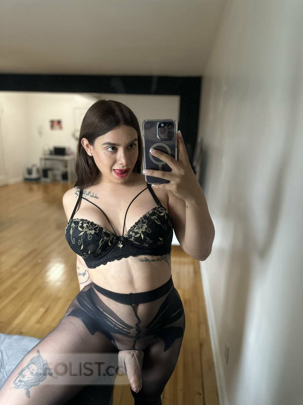 Trans très coquine et cochone disponible pour plan cul 