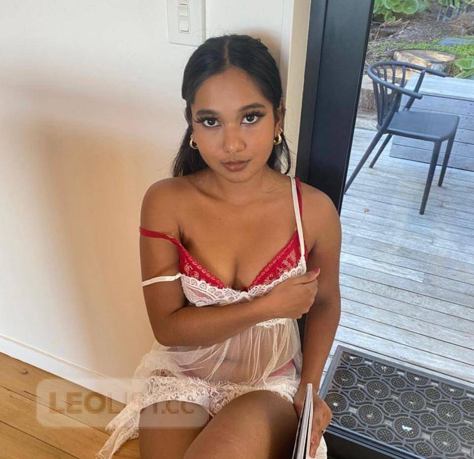 Indian college girl available for real meet and phone sex 