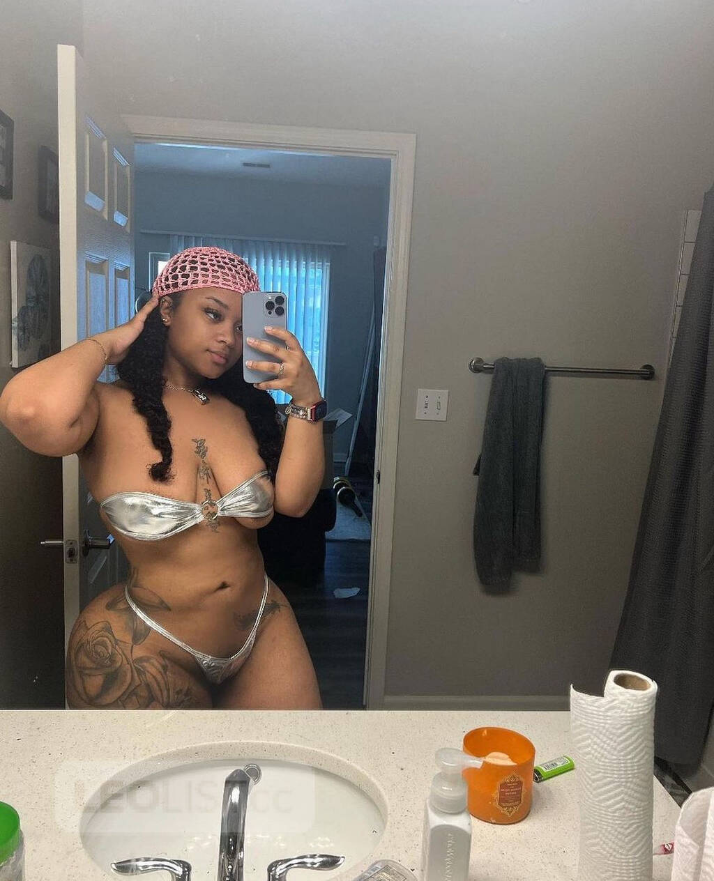 I’m available for hookup and content 