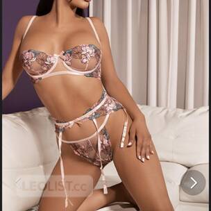 YFL in Chtown NOW til May 21! Hot &amp; reviewed 34DD Kim French profile image
