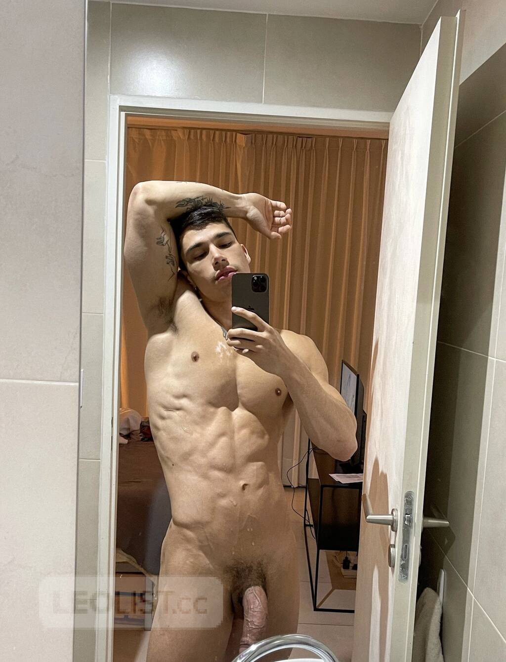 Hi I'm available for hook up service for both incall and out Parcourir...