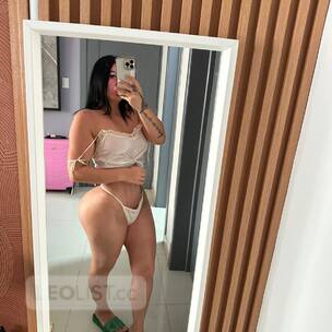 Rica luna,a brunette Latina with a tight vagina, perverse profile image