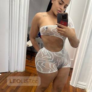 Rica Auri, a brunette Latina with a tight vagina, perverse profile image
