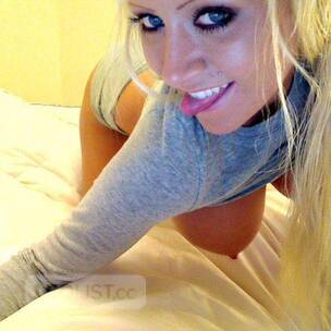 HelloI'm available for facetime sex chat and bj profile image