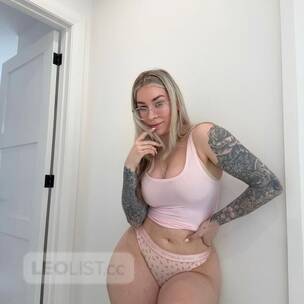 New hot girl in town profile image